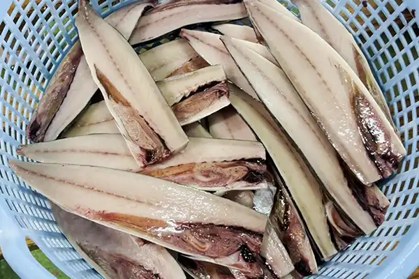 サバの三枚おろし(フィレ)